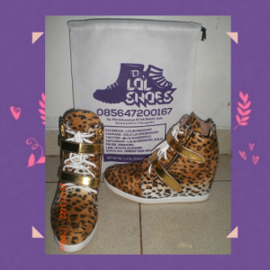 Sneaker Wedges Leopard Perekat Tali